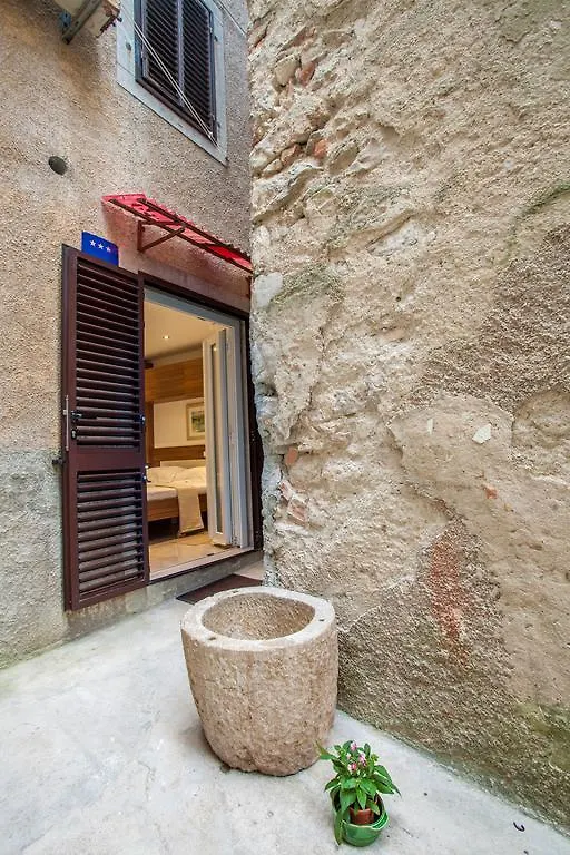 Apartments Calma Cres